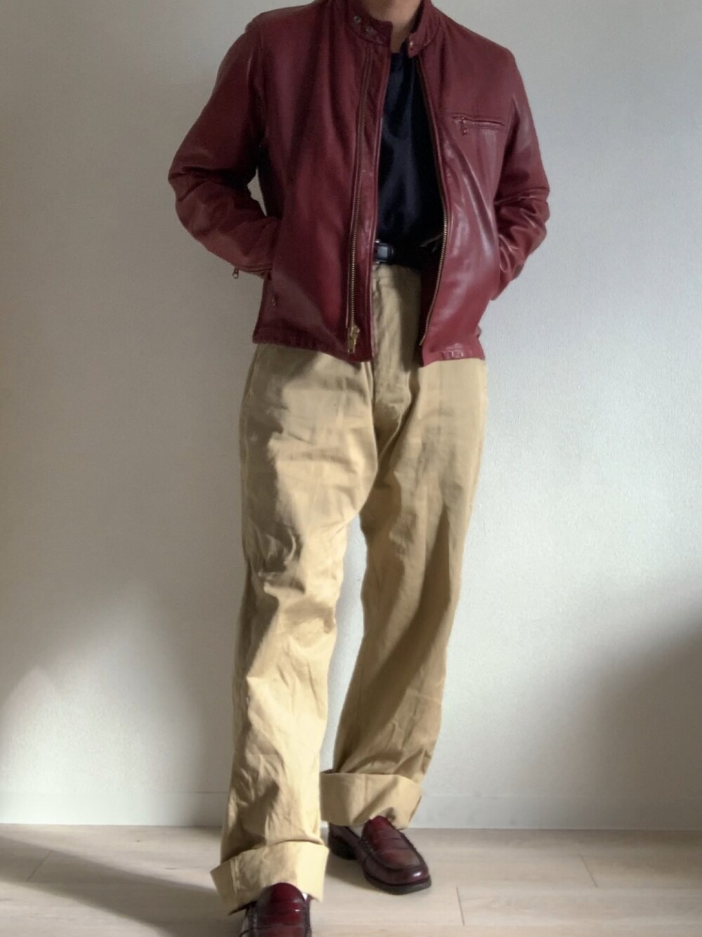 「秋冬コーデ、だから秋服が好き、お洒落さんとつながりたい、シンプル、大人コーデ、ライダースジャケット、ライダース、古着、ローファー」｜「古着のアイテム（その他アウター、ブラウン系）」を使った、なおやさん（メンズ・170cm）の秋コーディネートの1枚目の写真