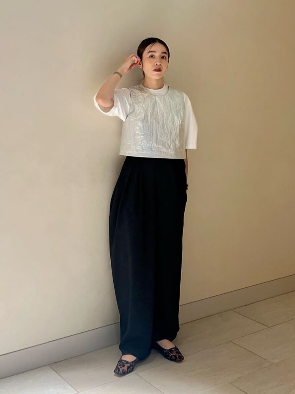 「ベーシック/トラッド、Flat shoes styling、Pants style、モード、トレンド、リラックス、フェミニン、骨格ウェーブ、ODETTE E ODILE」｜「ODETTE E ODILEのストラップチュール フラット10↓↑（バレエシューズ、その他）」を使った、笠岡 オデット エ オディール スタッフさん（レディース・157cm）の夏コーディネートの1枚目の写真