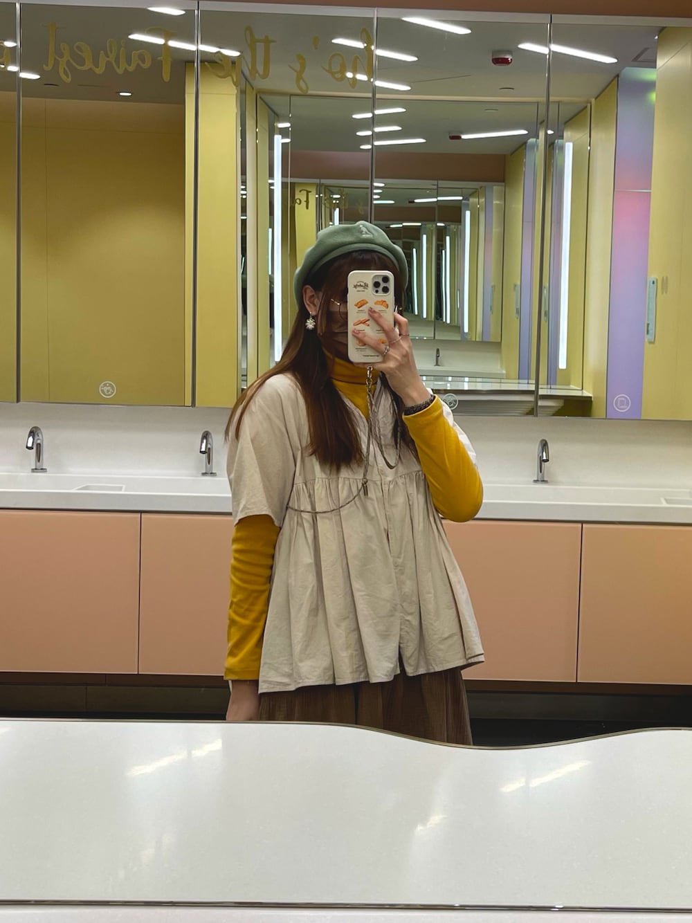 「ootd、KANGOL、LOWRYS FARM」｜「LOWRYS FARMのアイテム（シャツ/ブラウス、ベージュ系）」を使った、simsimdes さん（レディース・168cm）の冬コーディネートの1枚目の写真