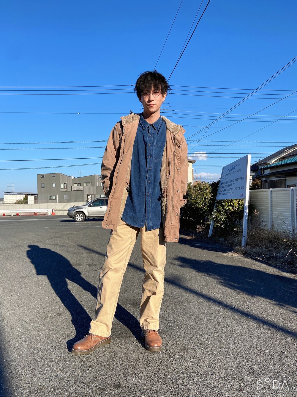 「カジュアル、大人カジュアル、ゆるコーデ、大人コーデ、キレイめ、休日スタイル、今日のコーデ、Dr.Martens、古着、古着MIX、デニムシャツ、アウター、ベージュ、めがね」｜「llbean 古着のアイテム（シャツ/ブラウス、ブルー系）」を使った、ゆーさん（メンズ・183cm）の冬コーディネートの1枚目の写真
