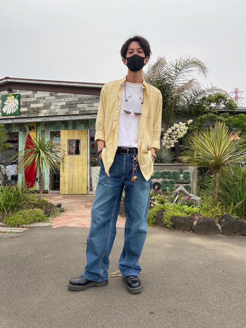 「古着MIX、キレイめ、オーバーサイズ、ビッグシルエット、きれいめカジュアル、古着コーデ、GU、Dr.Martens、タックイン、ゆるコーデ」｜「GUのアイテム（Tシャツ/カットソー、ホワイト系）」を使った、ゆーさん（メンズ・183cm）の夏コーディネートの1枚目の写真