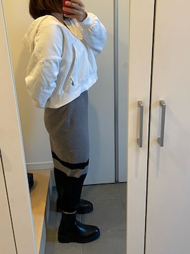 「RNA（アールエヌエー）のM1492 カシュクールネックパーカー（パーカー、ホワイト系）」を使った、武蔵さん（レディース・154cm）の秋コーディネート