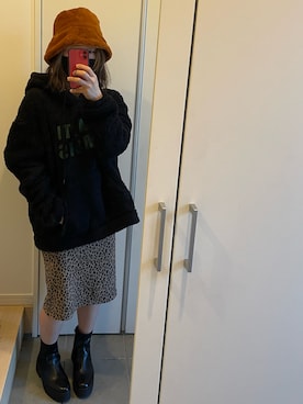 「RNA（アールエヌエー）のM1304 ボアプルオーバーパーカー（パーカー、ブラック系）」を使った、武蔵さん（レディース・154cm）の冬コーディネート