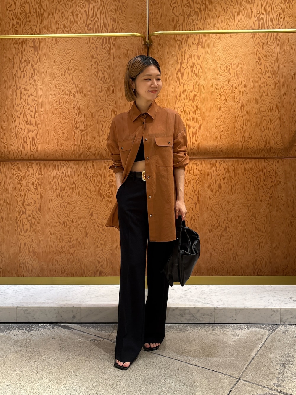 「シアートップス、夏コーデ、ショルダーバッグ、シンプルスタイル、夏服コーデ、お出かけコーデ、シアーシャツ、オトナカジュアル、大人カジュアル、低身長、低身長コーデ、シャツスタイル、キャミソール」｜「Drawing Numbersの【Drawing Numbers】コットンシースルーブラウス（シャツ/ブラウス、ブラウン系）」を使った、dnmomokoさん（レディース・154cm）の夏コーディネートの1枚目の写真