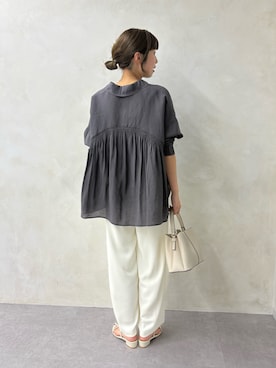 「Jena espace merveilleux（ジェナ　エスパスメルヴェイユ）の【WEB限定カラー/リバイバル】バックカーブシャーリングシャツ（シャツ/ブラウス、グレー系）」を使った、makoo.jjさん（レディース・168cm）の春コーディネート
