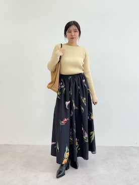 「フラワープリント」｜「アイテム（ニット/セーター）」を使った、島津（shimazu)さん（レディース・160cm）の冬コーディネート