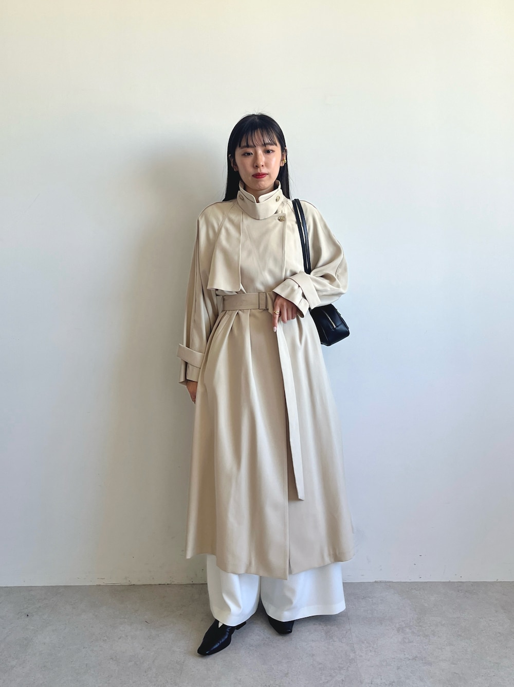 〈EMMEL REFINES〉EMベルテッドチンストラップトレンチコート EMMEL REFINES＞EM ベルテッド チンストラップ トレンチコート