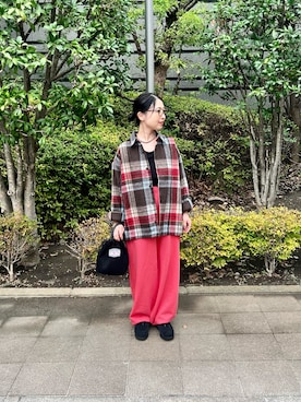 「アイテム（スウェットパンツ、レッド系）」を使った、madokaさん（レディース・151cm）の秋コーディネート