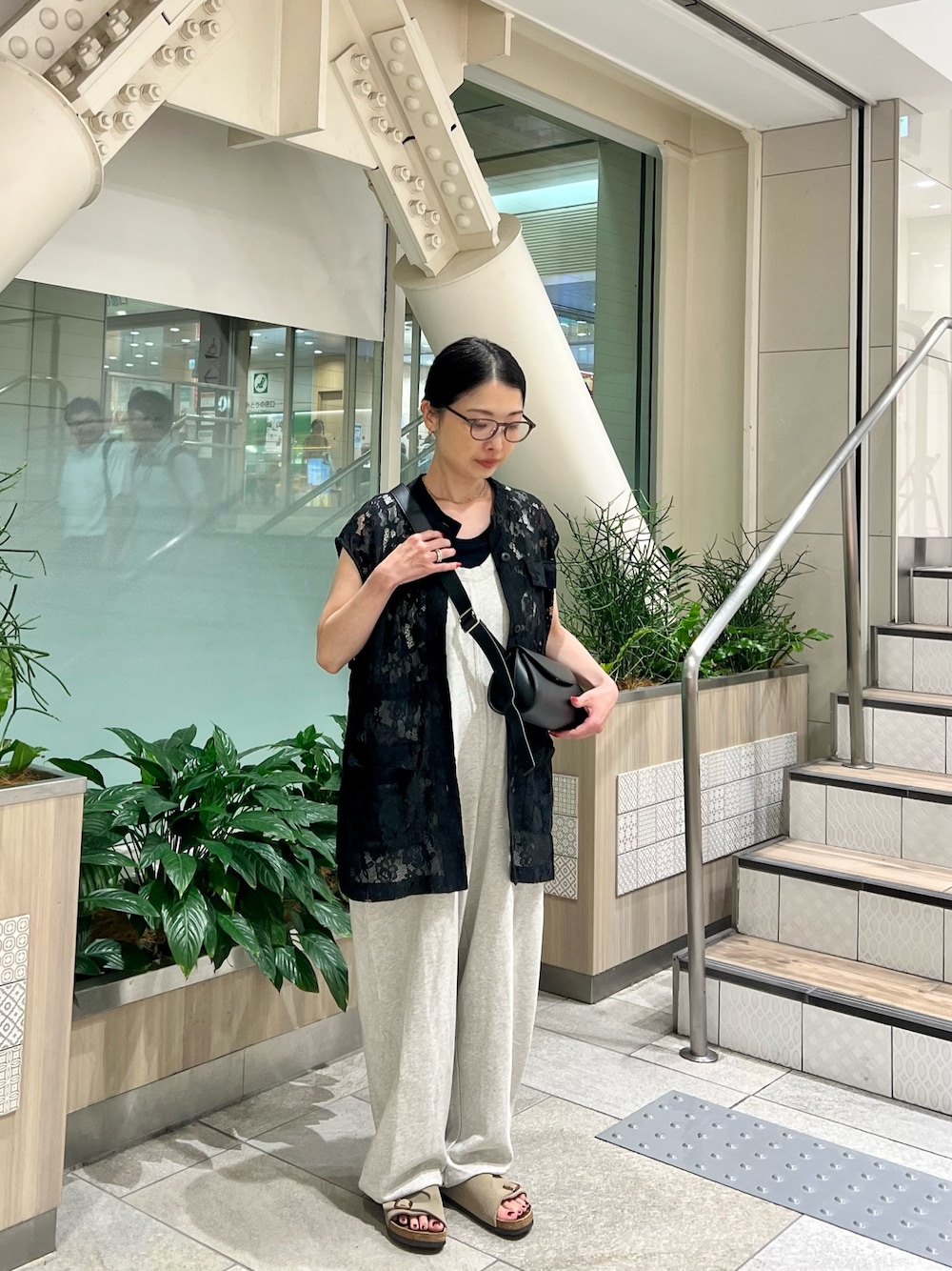 オールインワン・サロペット（グレー系）を使った「40代