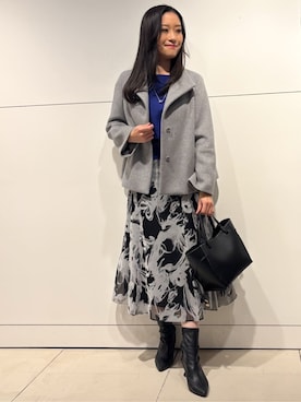 「COUP DE CHANCE（クードシャンス）の【手洗い可／日本製】フラワー柄プリントスカート（スカート、グレー系）」を使った、シオンさん（レディース・161cm）の冬コーディネート