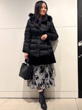 「COUP DE CHANCE（クードシャンス）の【手洗い可／日本製】フラワー柄プリントスカート（スカート、グレー系）」を使った、シオンさん（レディース・161cm）の冬コーディネート