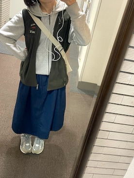 「アイテム（ベスト、ブラウン系）」を使った、しまだももかさん（レディース・159cm）の秋コーディネート