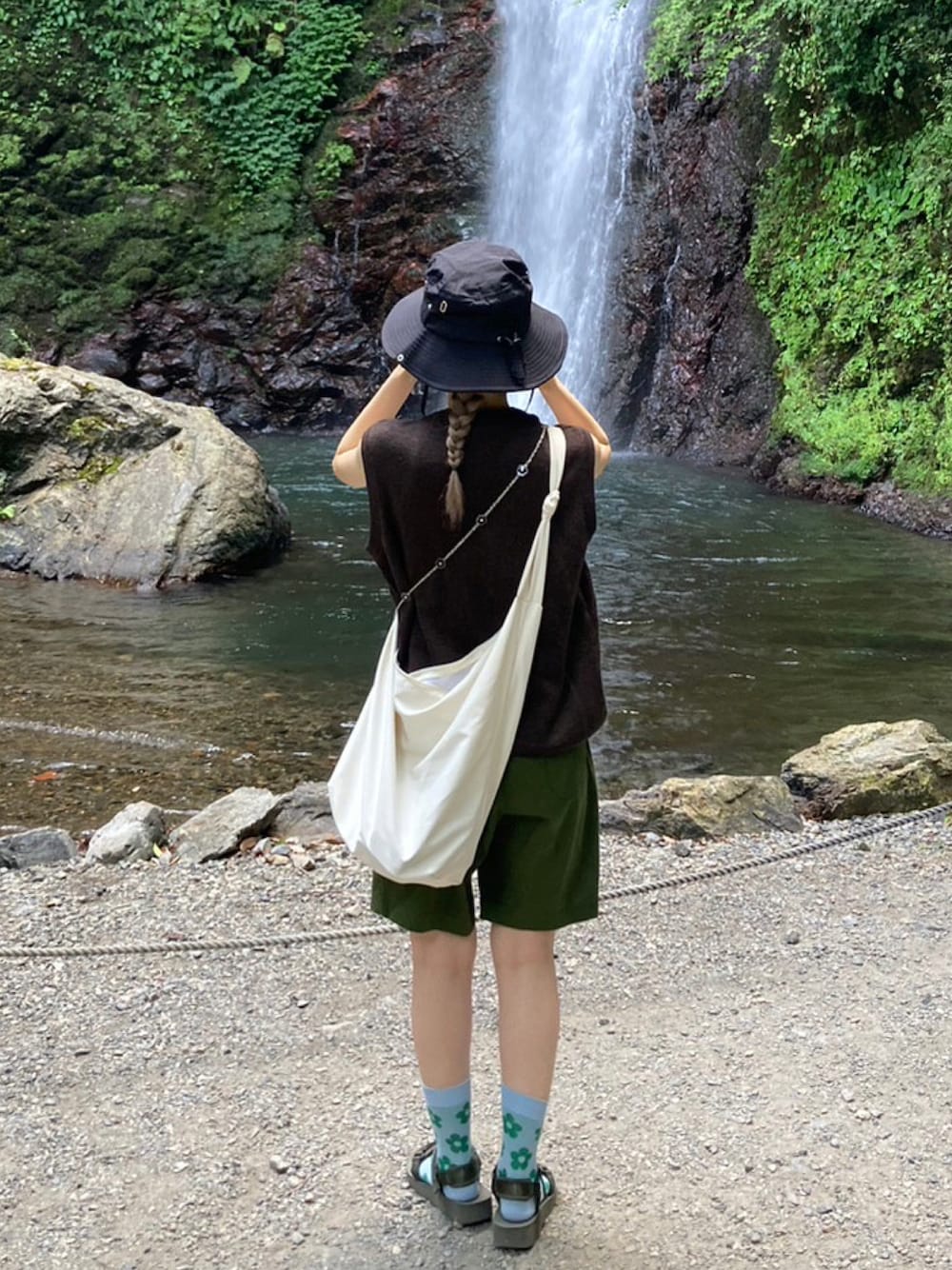 「休日スタイル、パンツコーデ、プチプラ、サンダル、楽ちんコーデ、ootd、ノースリーブ、サマーニット、ハーフパンツ、いいね、save、フォローお願いします🤑、お洒落さんとつながりたい、おしゃれさんと繋がりたい、古着MIX、古着、アツいコーデ全部見せ」｜「SHEINのアイテム（ハット、ブラック系）」を使った、ミドリさん（レディース・160cm）の夏コーディネートの1枚目の写真