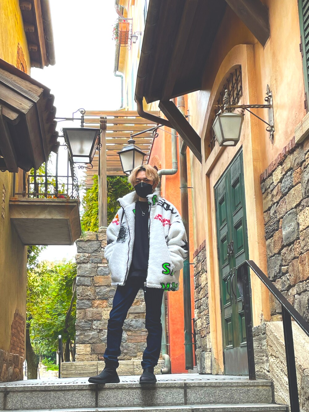 「ZARA、Tokyo disney sea、ディズニーコーデ」｜「GUのアイテム（デニムパンツ、ブルー系）」を使った、yu_uuさん（メンズ・160cm）の秋コーディネートの1枚目の写真