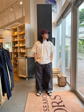 「MARMOT（マーモット）の『別注』Marmot×DOORS　MMW Short-Sleeve T-shirts（Tシャツ/カットソー、グレー系）」を使った、下田海秀さん（メンズ・168cm）の春コーディネート