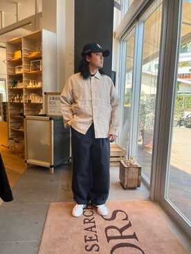 「URBAN RESEARCH DOORS（アーバンリサーチドアーズ）のアイテム（シャツ/ブラウス、ベージュ系）」を使った、下田海秀さん（メンズ・168cm）の春コーディネート