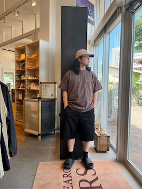 「MARMOT（マーモット）のアイテム（Tシャツ/カットソー、ブラウン系）」を使った、下田海秀さん（メンズ・168cm）の春コーディネート