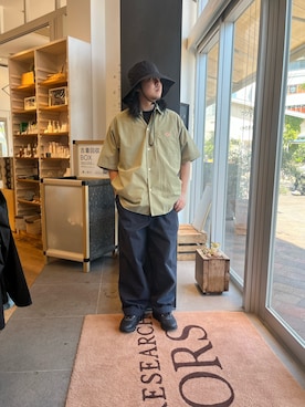 「DANTON（ダントン）のアイテム（シャツ/ブラウス、ベージュ系）」を使った、下田海秀さん（メンズ・168cm）の春コーディネート