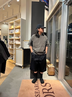 「EKAL（エカル）の『接触冷感/速乾』SOLOTEX ショートスリーブTシャツ（Tシャツ/カットソー、グレー系）」を使った、下田海秀さん（メンズ・168cm）の春コーディネート