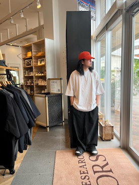 「Wide Dad（ワイドダッド）のアイテム（Tシャツ/カットソー、グレー系）」を使った、下田海秀さん（メンズ・168cm）の夏コーディネート