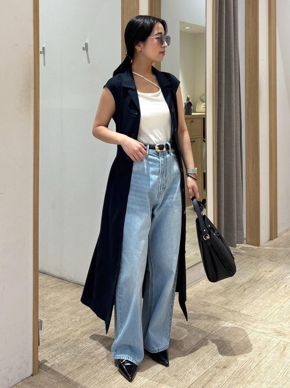 「インナー、ジレ、ロングジレ、25SS夏の新作、初夏コーデ、夏コーデ、デートコーデ、お出かけコーデ、旅行コーデ、女子会コーデ、大人カジュアル、パンツスタイル、カジュアルコーデ、ヘルシーコーデ、シンプルコーデ」｜「VISの18mm幅ニュアンス変形ベルト（ベルト、ブラック系）」を使った、スズさん（レディース・152cm）の春コーディネートの1枚目の写真