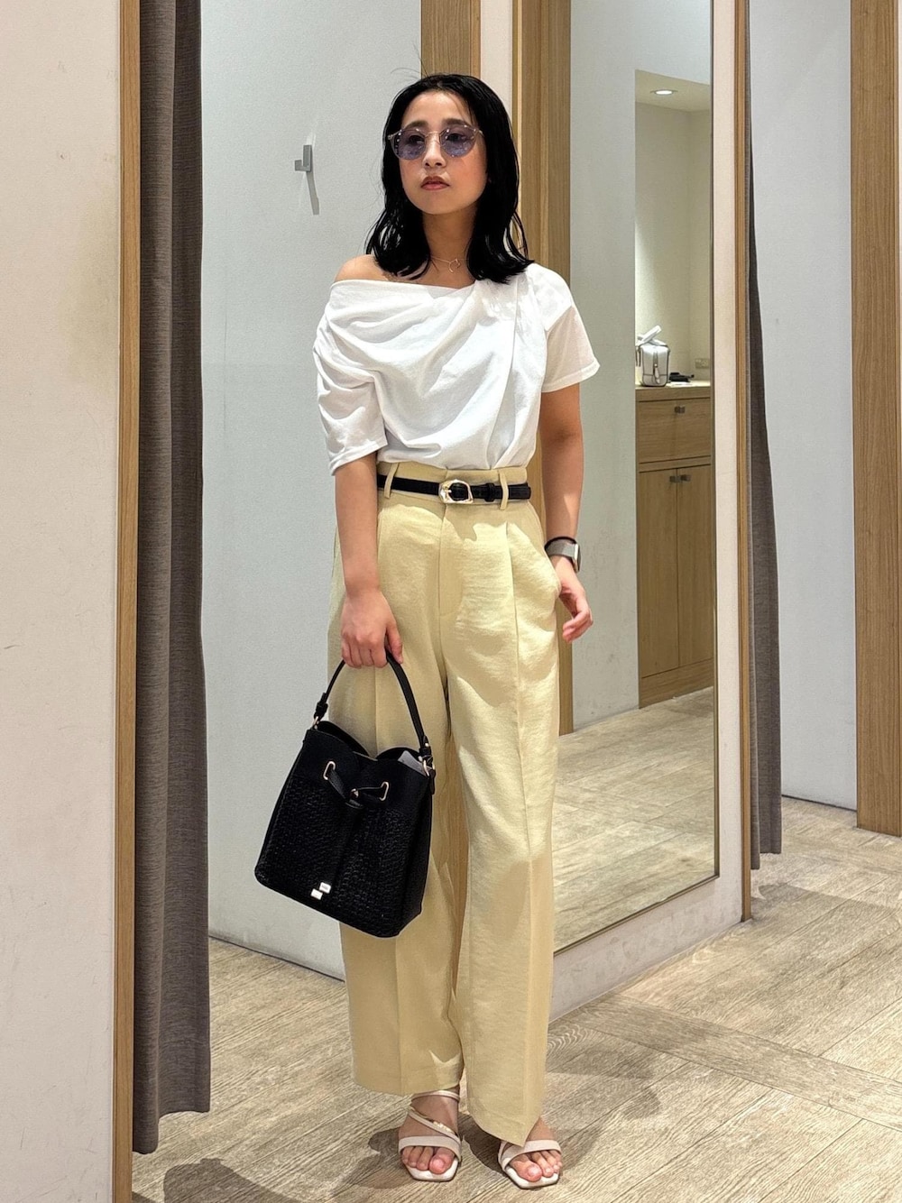 「25SS夏の新作、初夏コーデ、夏コーデ、お出かけコーデ、旅行コーデ、推し活コーデ、女子会コーデ、大人カジュアル、パンツスタイル、カジュアルコーデ、ヘルシーコーデ、VIS、ウェーブ、ブルべ夏、乾燥」｜「VISの18mm幅ニュアンス変形ベルト（ベルト、ブラック系）」を使った、スズさん（レディース・152cm）の春コーディネートの1枚目の写真