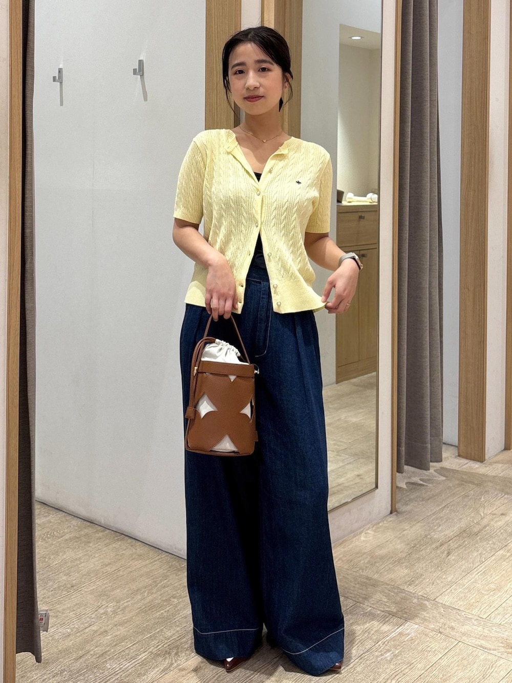 「25SS夏の新作、visbag2025、初夏コーデ、夏コーデ、お出かけコーデ、旅行コーデ、推し活コーデ、大人カジュアル、パンツスタイル、カジュアルコーデ、シンプルコーデ、VIS、ウェーブ、ブルべ夏、乾燥」｜「Juzeのスリングバックビットパンプス（パンプス、ブラウン系）」を使った、スズさん（レディース・152cm）の夏コーディネートの1枚目の写真