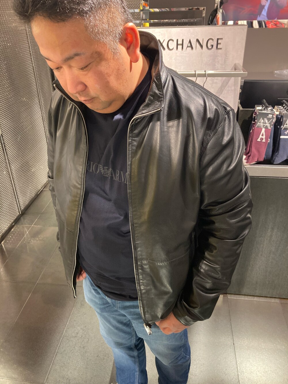 「EMPORIO ARMANIの【エンポリオ アルマーニ】Tシャツ 光沢ジャージー製 ロゴプリント（Tシャツ/カットソー、ブルー系）」を使った、0129evolutionさん（メンズ・165cm）の秋コーディネートの1枚目の写真