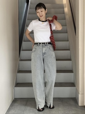「ADAM ET ROPE'（アダムエロペ）のアイテム（デニムパンツ）」を使った、MATSUMURAさん（レディース・159cm）の夏コーディネート