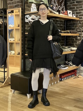 「ADAM ET ROPE'（アダムエロペ）のヘムレースシアージレ（シャツ/ブラウス）」を使った、MATSUMURAさん（レディース・159cm）の秋コーディネート