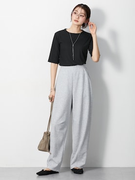 「nissen（ニッセン）の高身長　ジャージー素材バレルレッグパンツ（トールサイズ）（スウェットパンツ、グレー系）」を使った、nissen Tall Modelsさん（レディース・173cm）の春コーディネート