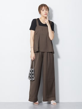 「nissen（ニッセン）の高身長　綿混ONにもOFFにも使えるキレイ見えＴシャツ　（トールサイズ）（Tシャツ/カットソー、ブラック系）」を使った、nissen Tall Modelsさん（レディース・173cm）の春コーディネート