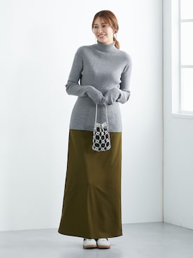 「アイテム（スカート、グリーン系）」を使った、nissen Tall Modelsさん（レディース・173cm）の秋コーディネート