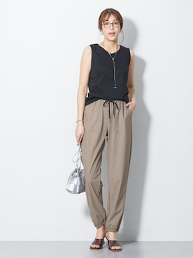 「nissen（ニッセン）の高身長　ジョガーパンツ（ＵＶカット・接触冷感）丈長め・トールサイズ（パンツ、ブラウン系）」を使った、nissen Tall Modelsさん（レディース・173cm）の春コーディネート