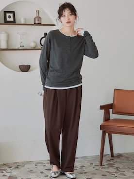 「nissen（ニッセン）の高身長　配色ヘンリーネックプルオーバー（トールサイズ）Essenave（Tシャツ/カットソー、グレー系）」を使った、nissen Tall Modelsさん（レディース・174cm）の秋コーディネート