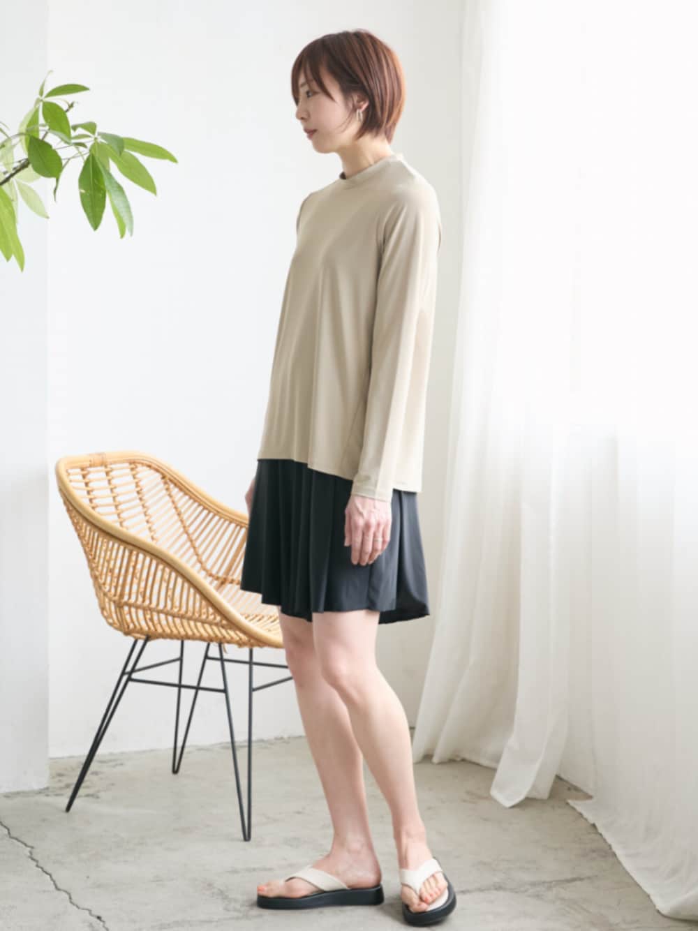 「高身長、高身長女子、高身長コーデ、高身長レディースファッション、高身長女子コーデ、モデル、レギュラー、夏コーデ、ラッシュガード、Essenave」｜「slattgirの高身長　ラッシュガードパンツ（ＵＶカット・接触冷感・吸汗速乾）（トールサイズ）Essenave（ラッシュガード、ブラック系）」を使った、nissen Tall Modelsさん（レディース・175cm）の春コーディネートの1枚目の写真