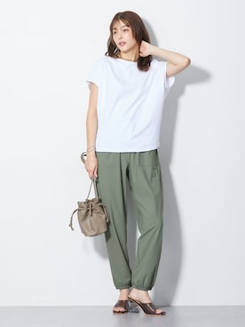 「nissen（ニッセン）の高身長　ジョガーパンツ（ＵＶカット・接触冷感）丈長め・トールサイズ（パンツ、グリーン系）」を使った、nissen Tall Modelsさん（レディース・173cm）の春コーディネート