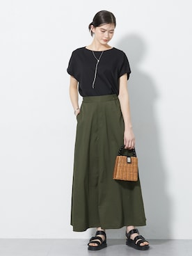 「nissen（ニッセン）の高身長　ONにもOFFにも使えるキレイ見えドルマンスリーブカットソー（トールサイズ）（Tシャツ/カットソー、ブラック系）」を使った、nissen Tall Modelsさん（レディース・173cm）の春コーディネート