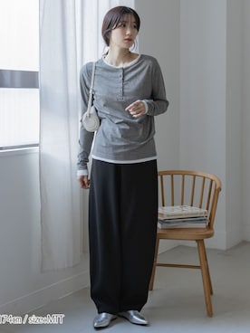 「nissen（ニッセン）の高身長　配色ヘンリーネックプルオーバー（トールサイズ）Essenave（Tシャツ/カットソー、グレー系）」を使った、nissen Tall Modelsさん（レディース・174cm）の秋コーディネート