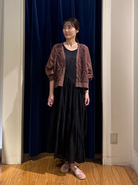 「MICO COULIER（ミコクリエ）のニュアンステープレース羽織りシャツ（シャツ/ブラウス、ブラウン系）」を使った、higuchiさん（レディース・162cm）の夏コーディネート