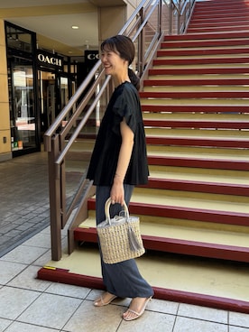 「MICO COULIER（ミコクリエ）のコットンシアーボイルブラウス（シャツ/ブラウス、ブラック系）」を使った、higuchiさん（レディース・162cm）の春コーディネート
