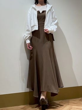 「31 Sons de mode（トランテアン　ソン　ドゥ　モード）の2026春夏新作 サイドベルトマーメイドジャンスカ（ジャンパースカート、ブラウン系）」を使った、モユク札幌店さん（レディース・159cm）の春コーディネート