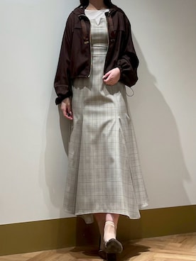 「31 Sons de mode（トランテアン　ソン　ドゥ　モード）の2026春夏新作 サイドベルトマーメイドジャンスカ（ジャンパースカート、ベージュ系）」を使った、モユク札幌店さん（レディース・159cm）の春コーディネート