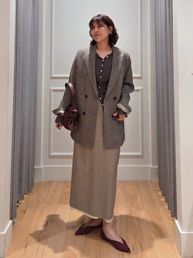「HENRI EN VARGO（ヘンリエンヴァーゴ）の【HENRI EN VARGO】＜別注＞ポインテッドフラット（パンプス、レッド系）」を使った、ISHIIさん（レディース・166cm）の秋コーディネート