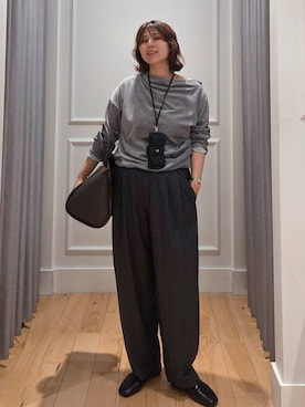 「AULENTTI（オウレンティ）の【AULENTTI】コンビボストンBAG（ボストンバッグ、ブラック系）」を使った、ISHIIさん（レディース・166cm）の秋コーディネート