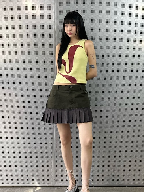 ★LUVISTRUE★CURVED L PLEATS SKIRT(CHARCOAL)★正規品/送料込 セール】CURVED L PLEATS SKIRT（スカート）｜LUVISTRUE（ラヴ