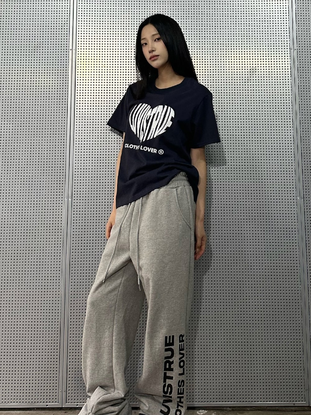 LUVISTRUE(LUVISTRUE STAFF)｜LUVISTRUEのスウェットパンツを使った 