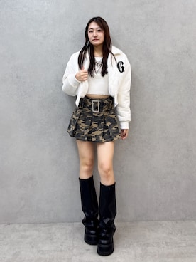 「アイテム（デニムスカート）」を使った、yumenoさん（レディース・165cm）の秋コーディネート