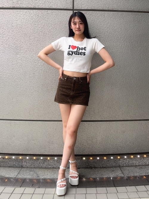 hot gydiesショートTシャツ