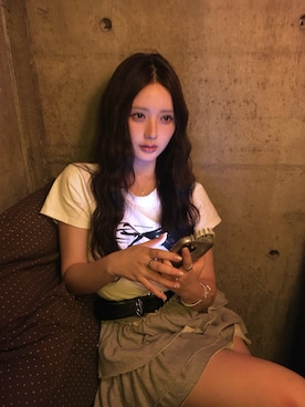 「アイテム（スマホケース/カバー）」を使った、胡熊もえさん（レディース・153cm）の秋コーディネート